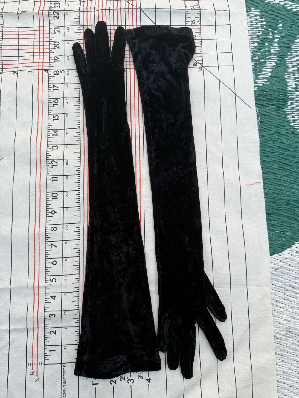 DOLCE GABBANA vintage OPERA gloves, TJ37 MALT long, velvet size 6.5